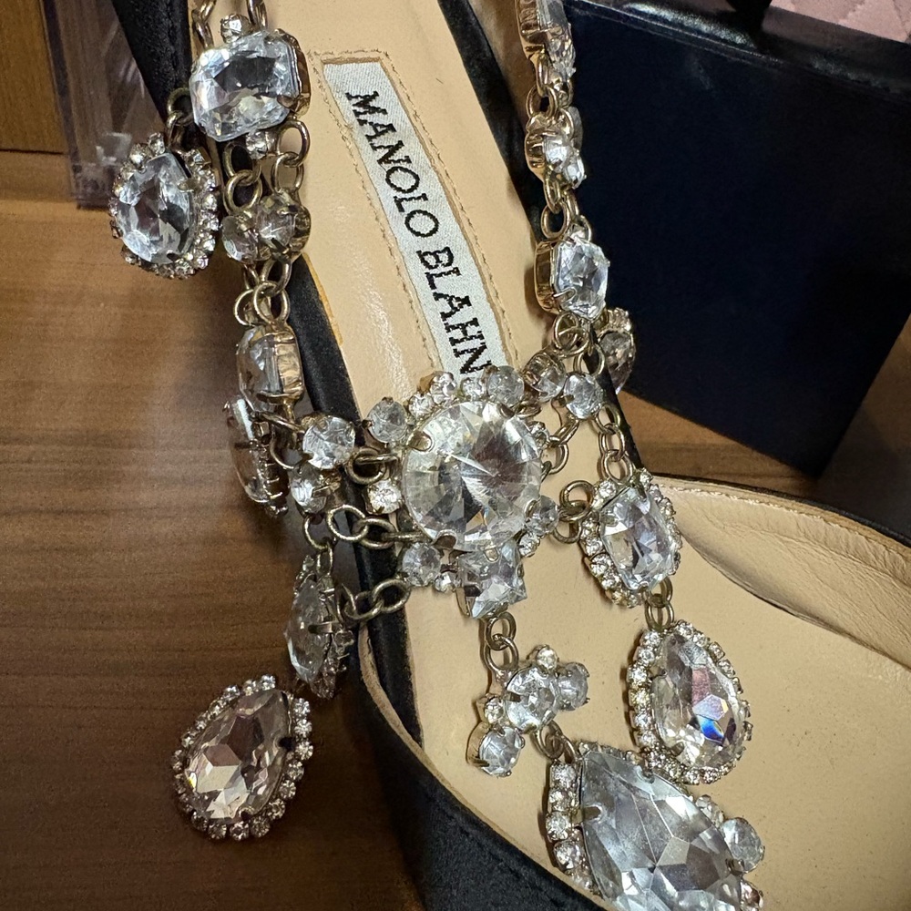 Manolo Blahnik Black Classic Heels - Picture 3 of 6